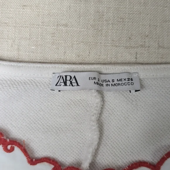 ZARA White Embroidered Floral Sweatshirt Puff Sleeve 100% Cotton Sz S - Picture 3 of 9